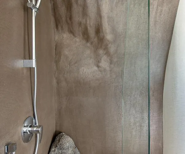 Amaranthine Imerovigli